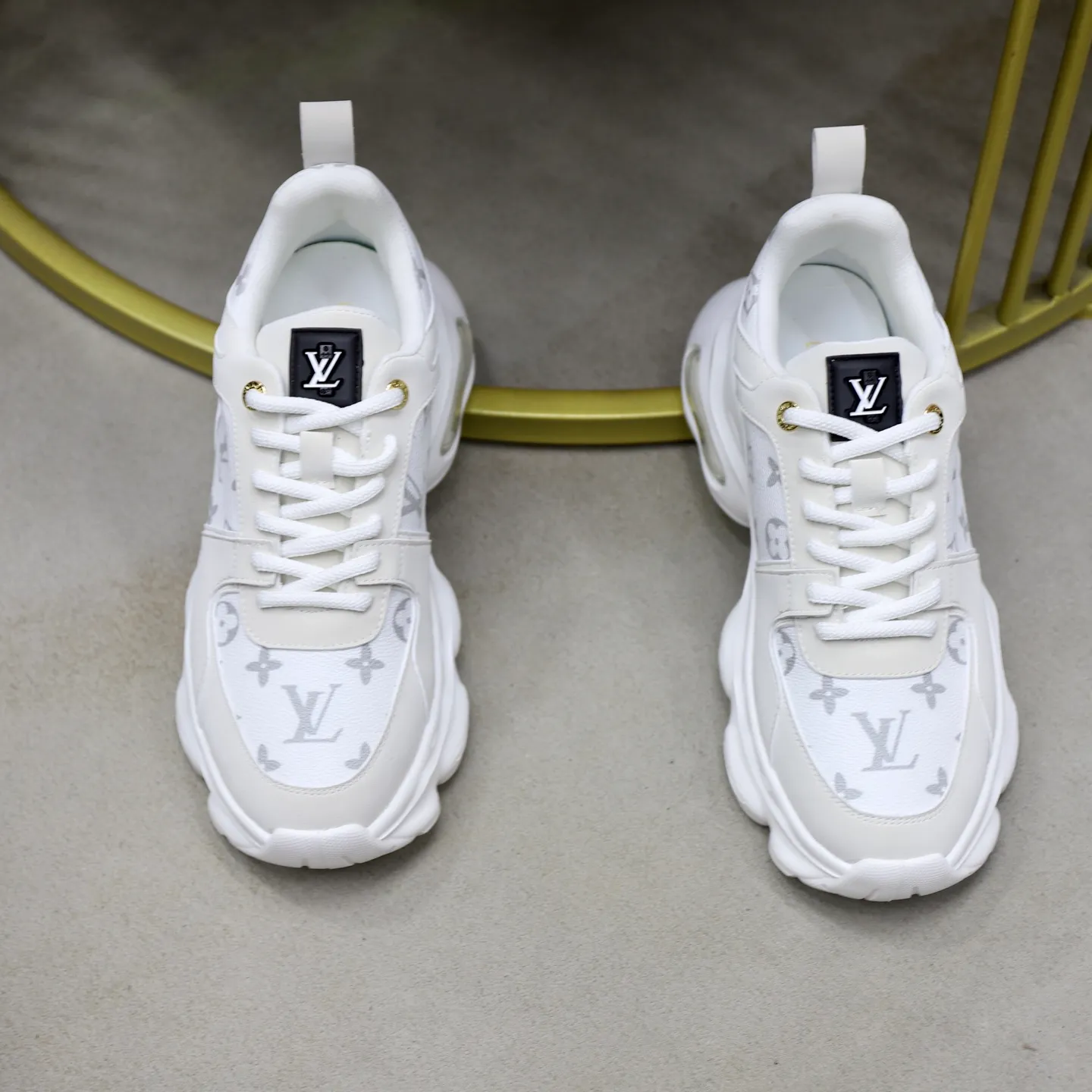 Ex-factory price: 462💰🙅‍♂️🙅‍♂️🙅‍♂️ Brand: Louis Vuitton Standard code: 38-44 (45 customized) Grade: Same as the official website Material: Original cowhide splicing fabric Comfortable and breathable lining Lightweight, soft and wear-resistant outsole Style category: Men's fashionable casual shoes Running sneakers Distinguished luxury brand elements Top luxury Color: actual picture color